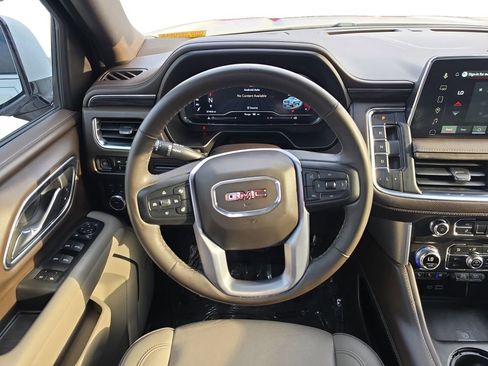Used 2023 GMC Yukon SLT w/ SLT Luxury Package image 12