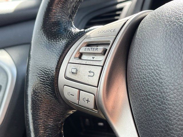 Used 2013 Nissan Altima 2.5 SL w/ Technology Pkg FWD image 32