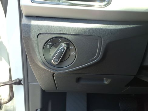 Certified 2022 Volkswagen Atlas Cross Sport SE w/ Panoramic Sunroof Package AWD/4WD image 19