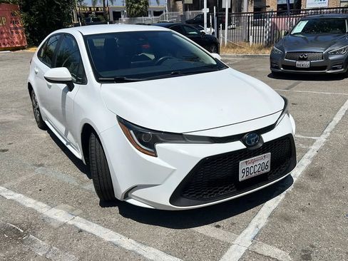 Used 2022 Toyota Corolla LE FWD image 3
