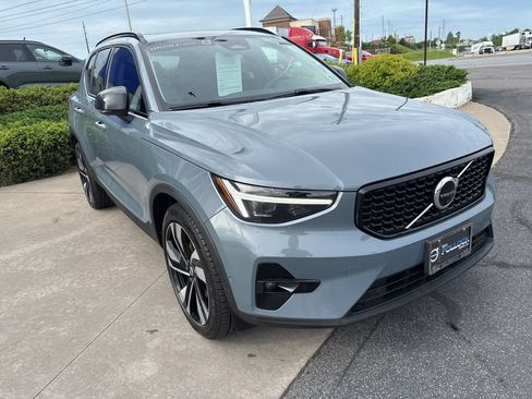 Certified 2023 Volvo XC40 B5 Ultimate w/ Protection Package Premier AWD/4WD image 4