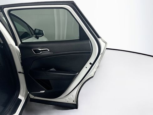 Used 2024 Kia Sportage LX image 29