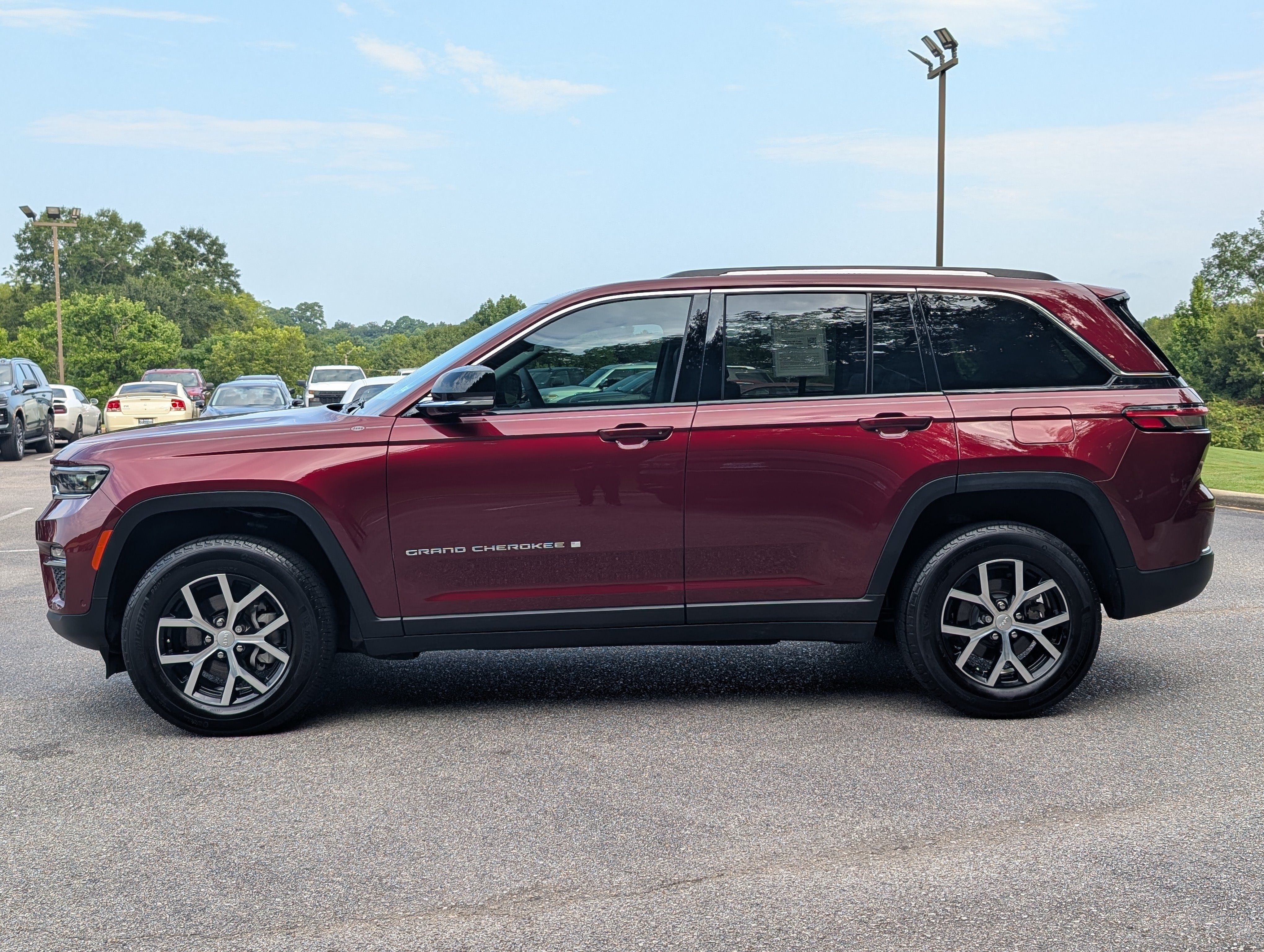 Used 2024 Jeep Grand Cherokee Limited w/ Luxury Tech Group II AWD/4WD image 6