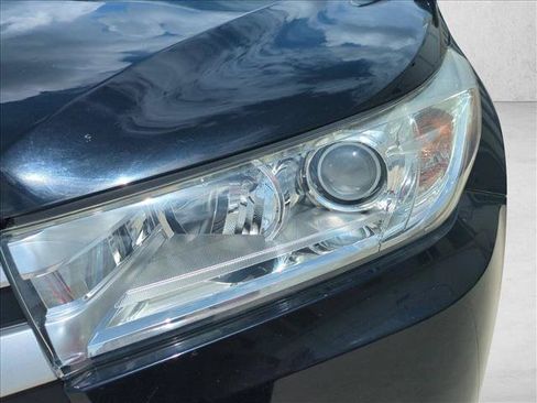 Used 2019 Toyota Highlander LE AWD/4WD image 10