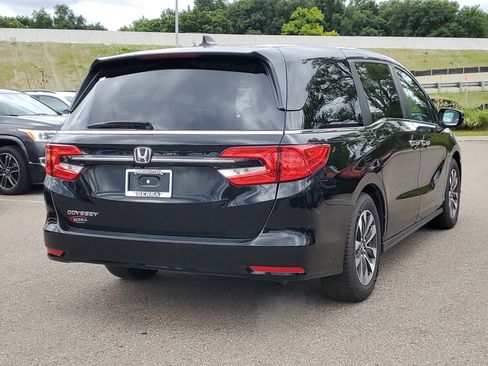Certified 2023 Honda Odyssey EX-L image 3