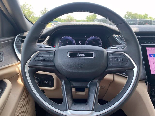 Used 2025 Jeep Grand Cherokee Limited RWD image 28