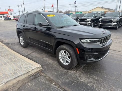 Used 2023 Jeep Grand Cherokee Laredo AWD/4WD image 8