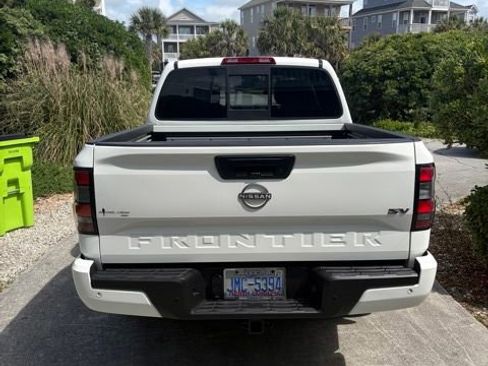 Used 2022 Nissan Frontier SV RWD image 6