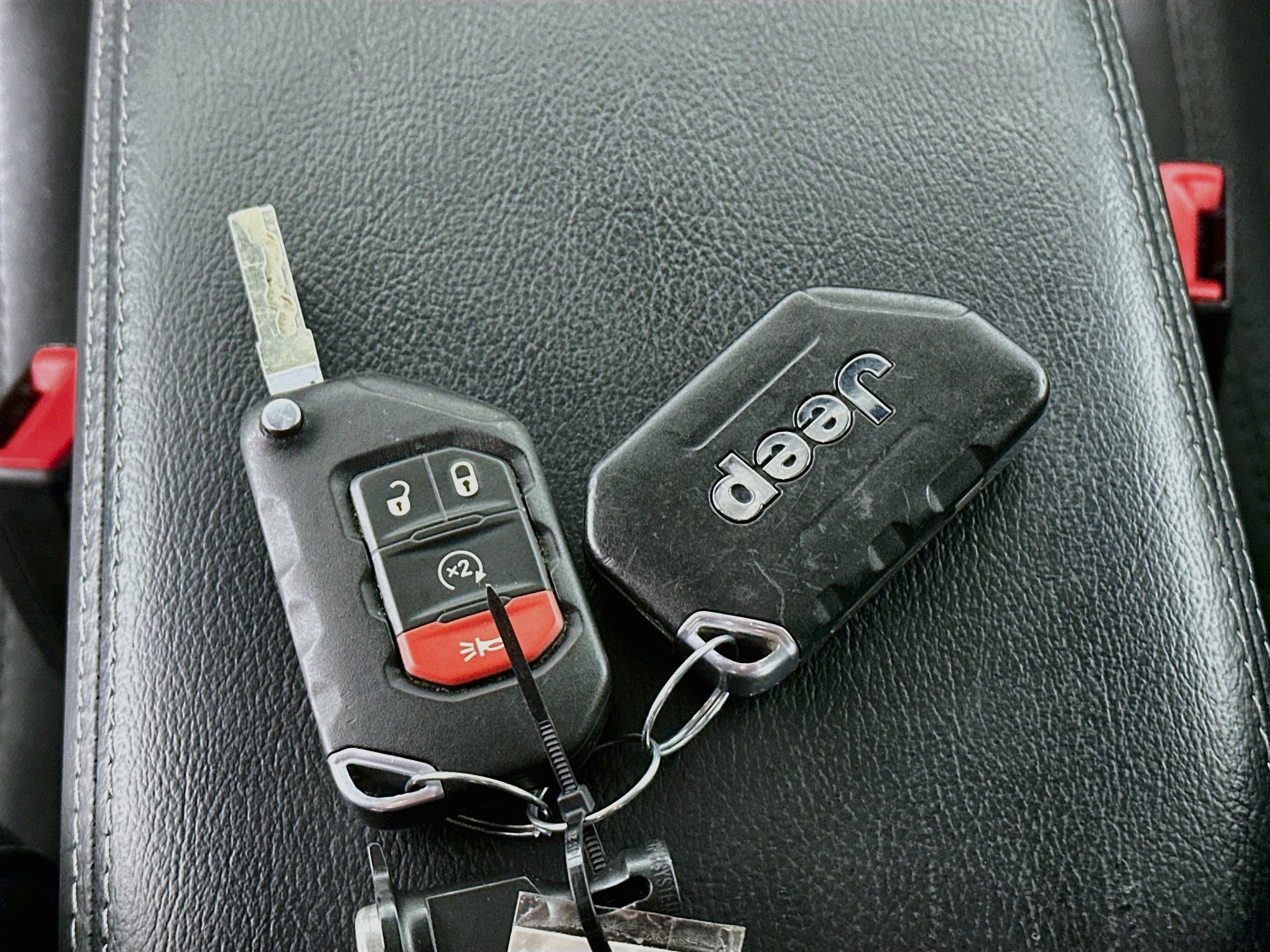Used 2019 Jeep Wrangler Unlimited Sahara AWD/4WD image 26