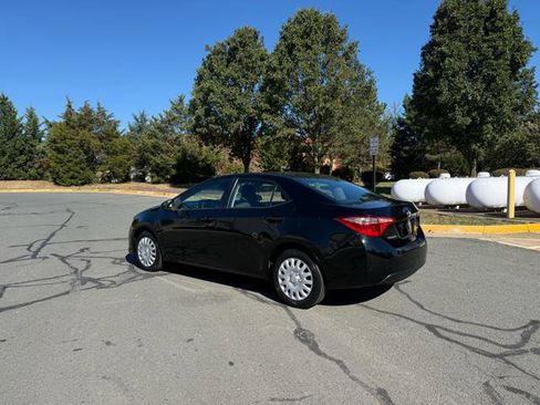 Used 2018 Toyota Corolla image 3
