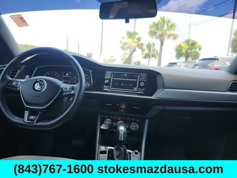 Used 2020 Volkswagen Jetta R-Line FWD image 2