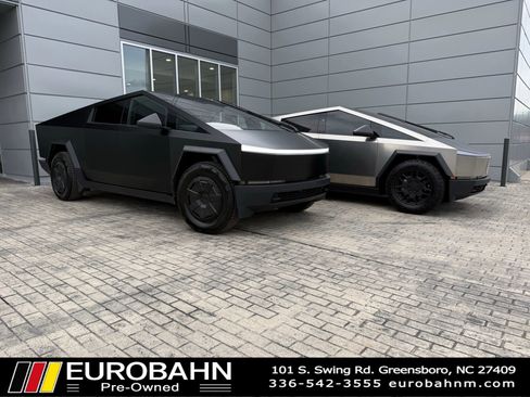Used 2024 Tesla Cybertruck AWD Crew Cab image 41