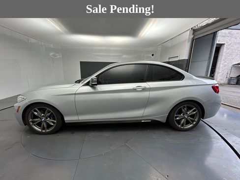 Used 2016 BMW M235i Coupe image 2