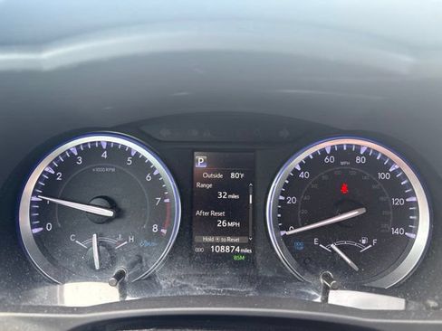 Used 2019 Toyota Highlander XLE FWD image 11
