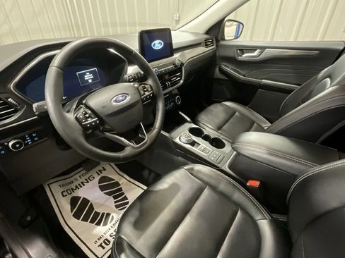Used 2022 Ford Escape Titanium image 9