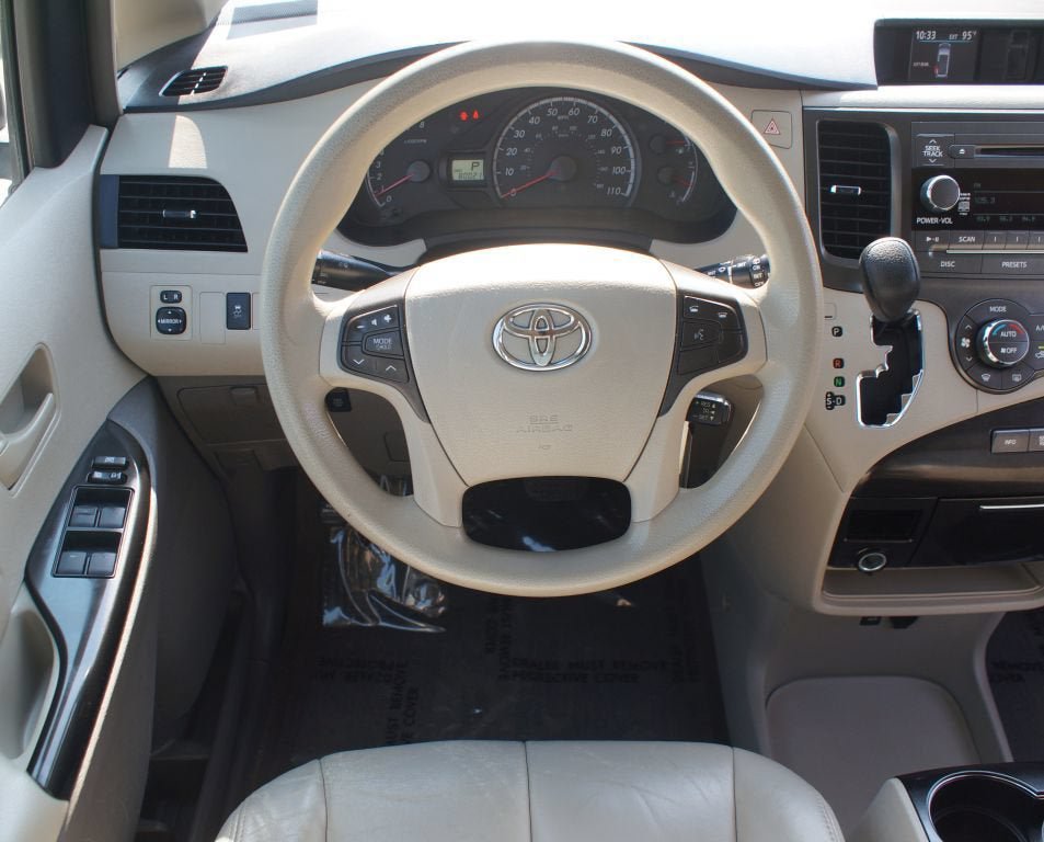 Used 2014 Toyota Sienna LE FWD image 5