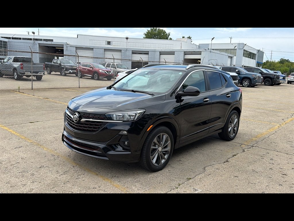 Used 2023 Buick Encore GX Select w/ Sport Touring Package FWD image 2