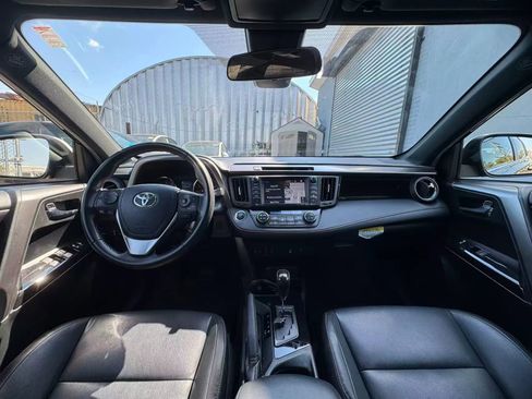 Used 2016 Toyota RAV4 SE image 17