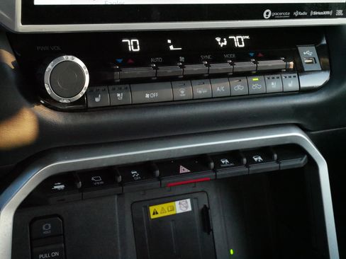 Used 2022 Toyota Tundra Platinum image 23