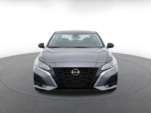 Used 2025 Nissan Altima 2.5 SV FWD image 2