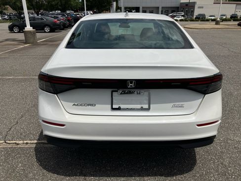 Used 2023 Honda Accord EX image 18