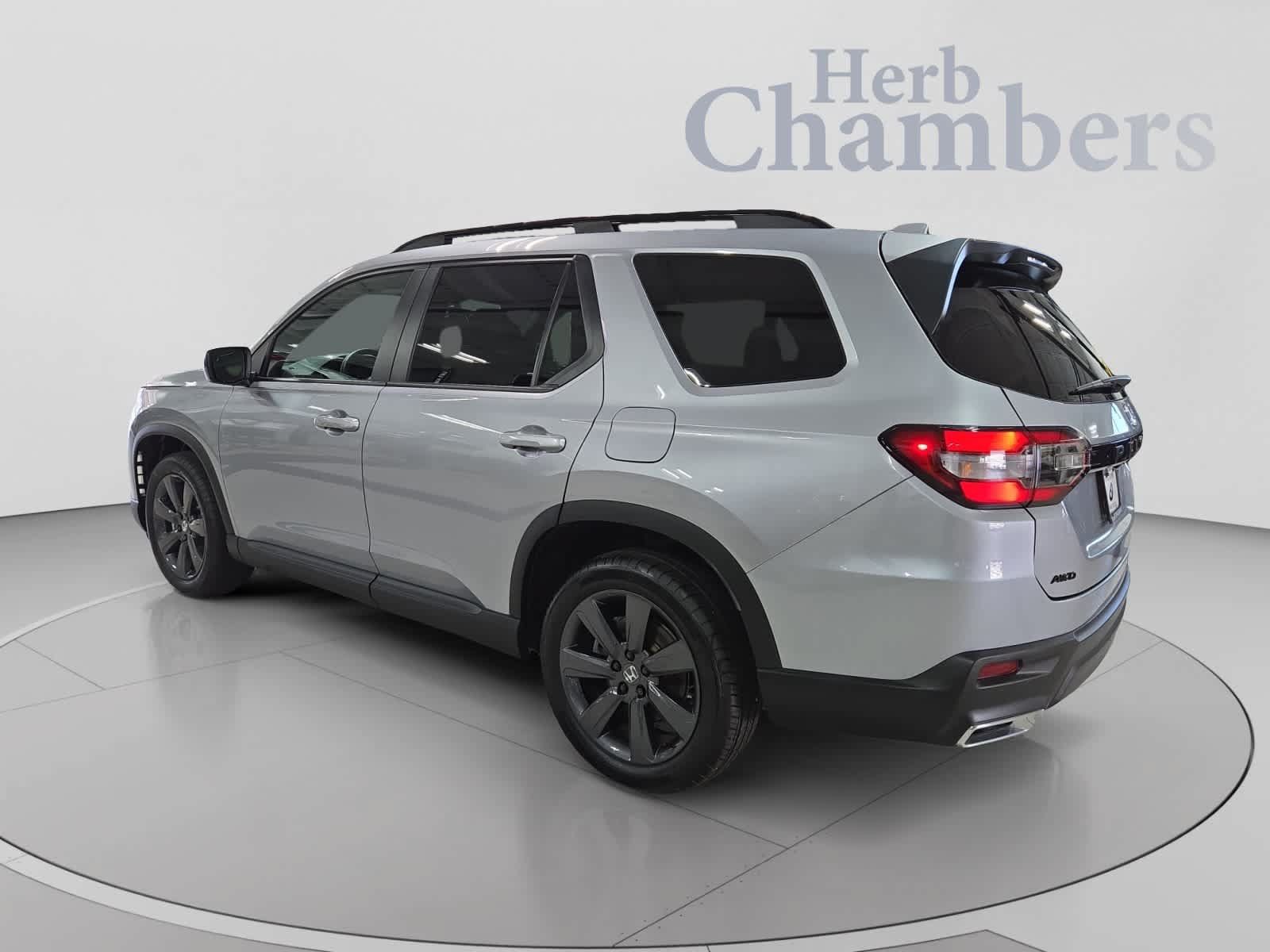 Used 2025 Honda Pilot Sport image 3
