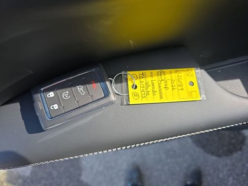 New 2026 Jeep Grand Cherokee Laredo X image 37