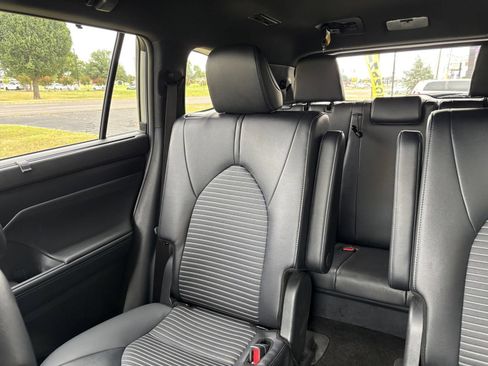 Used 2025 Toyota Highlander XSE AWD/4WD image 43