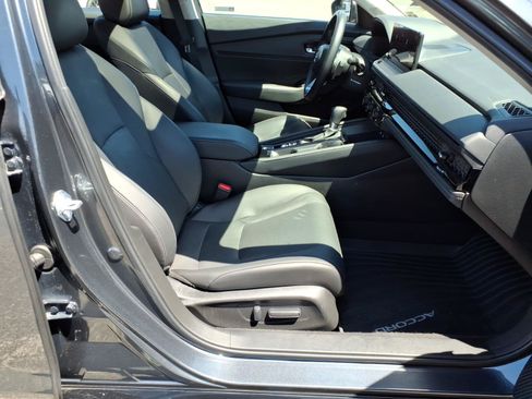 Used 2025 Honda Accord Touring image 9
