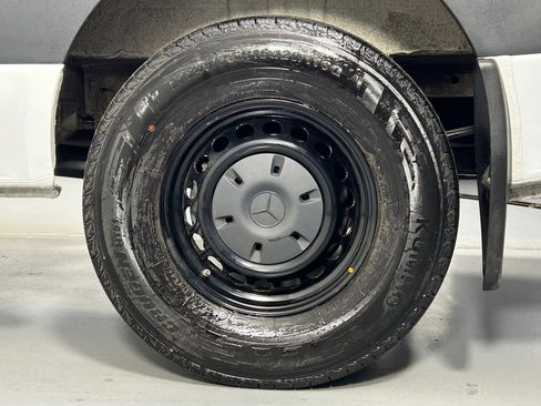 Used 2024 Mercedes-Benz Sprinter 2500 image 36
