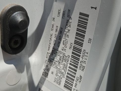 Used 2025 Toyota Tundra SR5 w/ SR5 Convenience Package AWD/4WD image 18