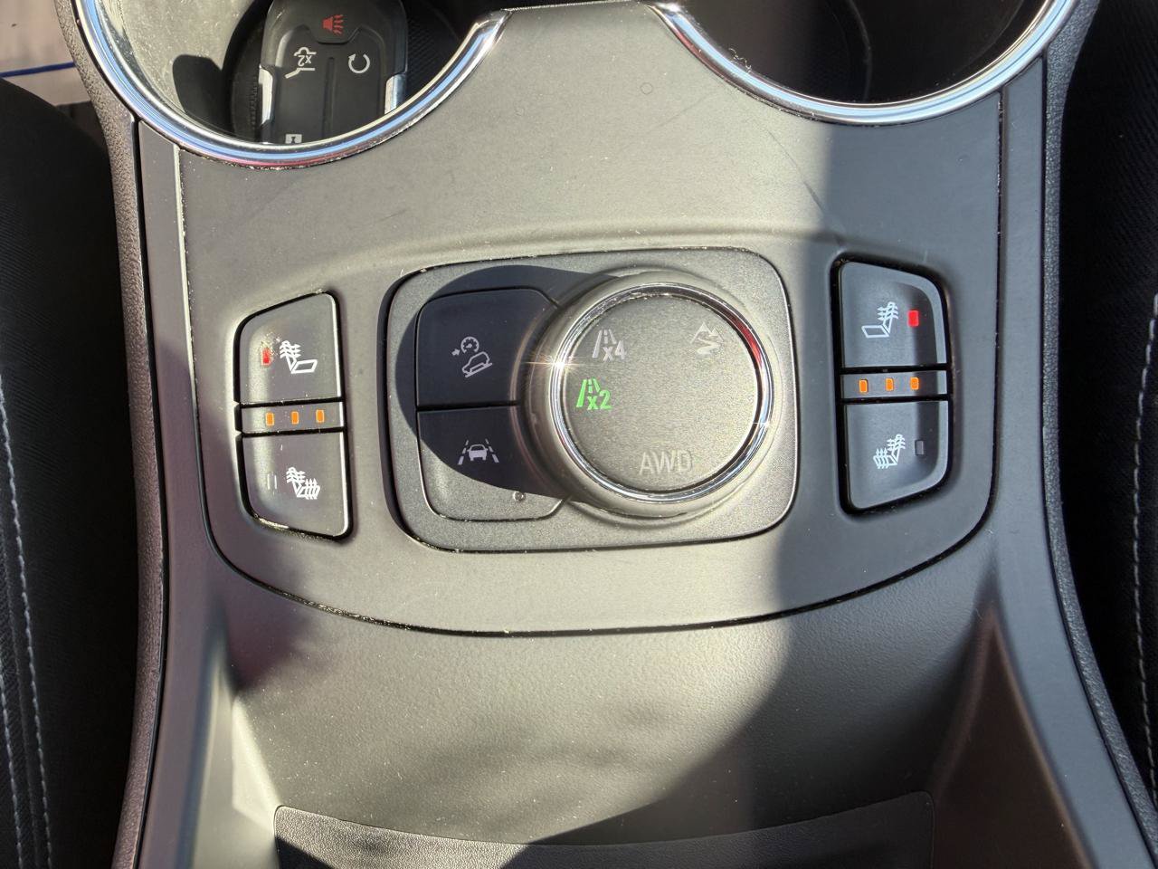 Used 2024 GMC Terrain SLE w/ Driver Convenience Package AWD/4WD image 29