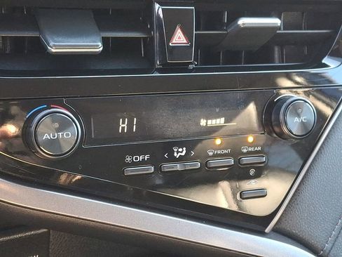 Used 2021 Toyota Camry SE image 19