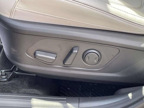 Certified 2025 Hyundai Tucson Limited AWD/4WD image 19