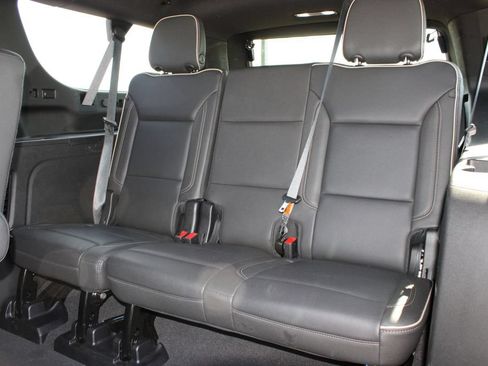 Used 2024 Chevrolet Suburban Premier RWD image 7