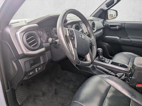 Used 2018 Toyota Tacoma TRD Off-Road image 10