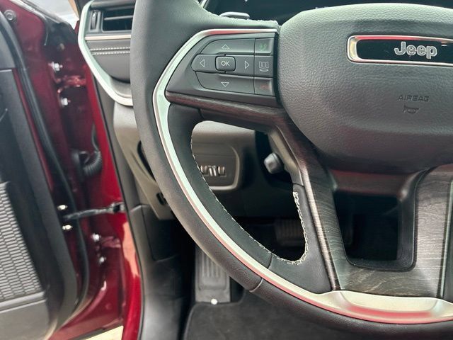 Used 2025 Jeep Grand Cherokee L Limited w/ Luxury Tech Group II RWD image 23