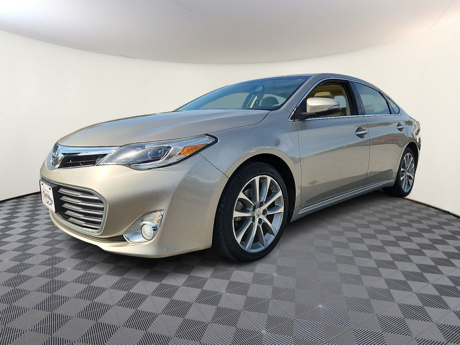 Used 2015 Toyota Avalon XLE Touring FWD image 3