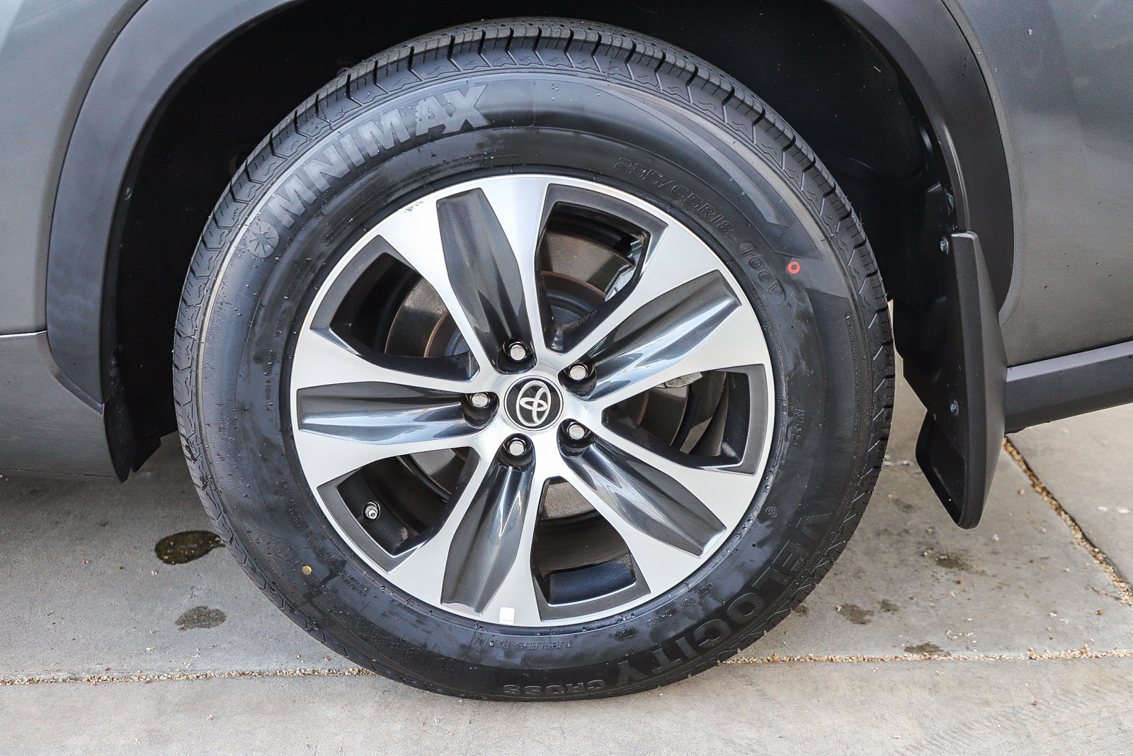 Used 2023 Toyota Highlander XLE FWD image 11