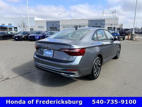 Used 2024 Volkswagen Jetta SEL image 6