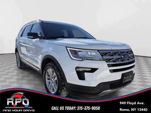 Used 2018 Ford Explorer XLT w/ XLT Technology Feature Bundle image 7