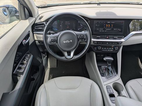 Used 2022 Kia Niro Touring Special Edition image 16