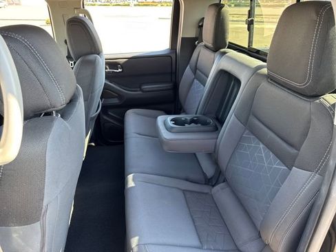 Used 2025 Nissan Frontier SV w/ SV Convenience Package image 17