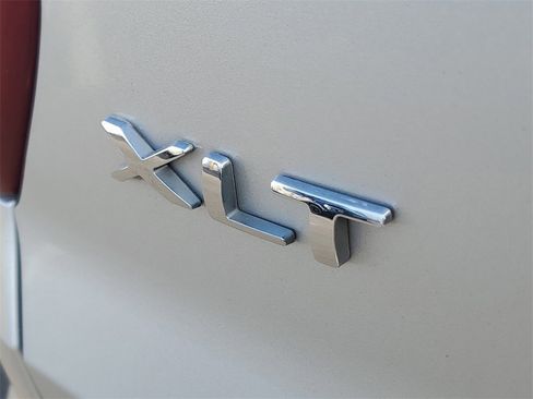 Used 2016 Ford Explorer XLT image 7