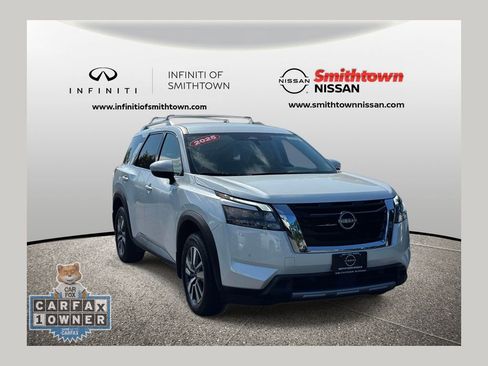 Used 2025 Nissan Pathfinder SL AWD/4WD image 1