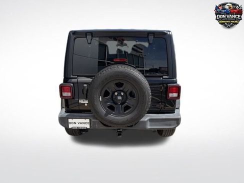 Used 2018 Jeep Wrangler Sport AWD/4WD image 4