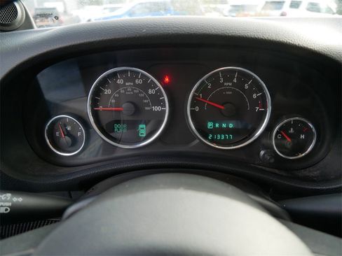 Used 2012 Jeep Wrangler Unlimited Sahara image 23