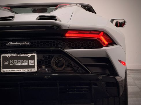 Used 2024 Lamborghini Huracan EVO image 14