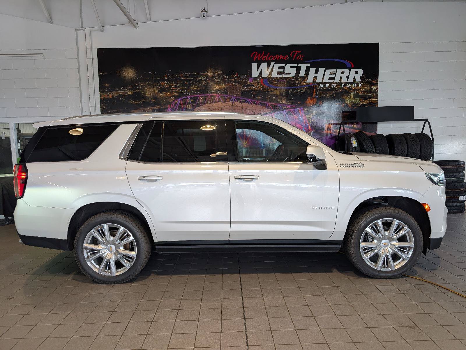 Used 2022 Chevrolet Tahoe High Country AWD/4WD image 12