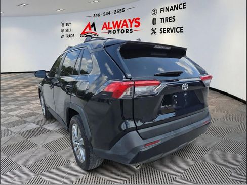 Used 2021 Toyota RAV4 XLE Premium FWD image 20